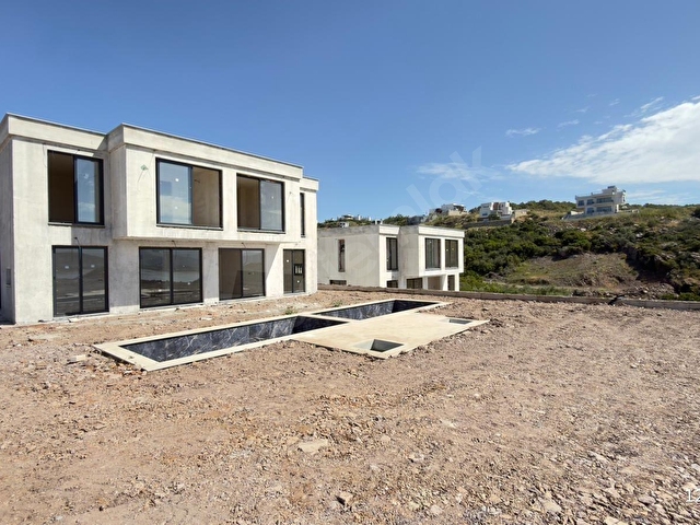Boğaziçinde Satılık Göl ve Doğa Manzaralı Bitişik Nizam Villa