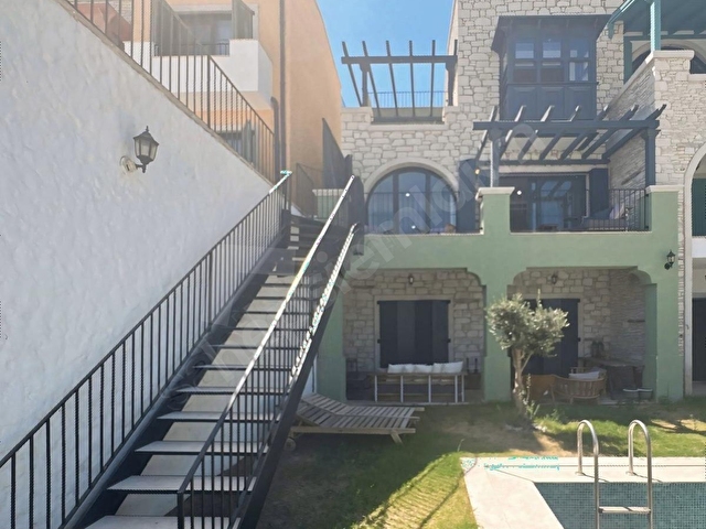 ALAÇATI 2+1 SİTE İÇERİSİNDE HAVUZLU BALKONLU TERS DUBLEKS DAİRE