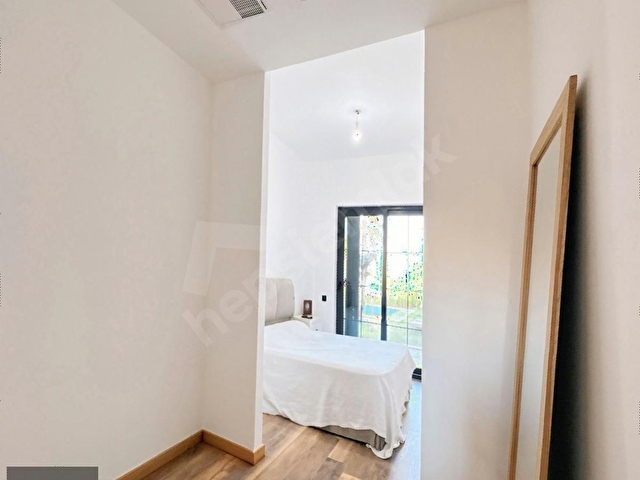 ALAÇATI 2+1 SİTE İÇERİSİNDE HAVUZLU BALKONLU TERS DUBLEKS DAİRE - Görsel 23