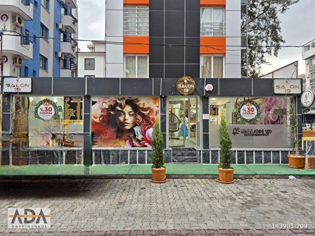 KUŞADASI MERKEZDE SATILIK GENİŞ DEPOLU CADDE ÜZERİ LÜX DÜKKAN