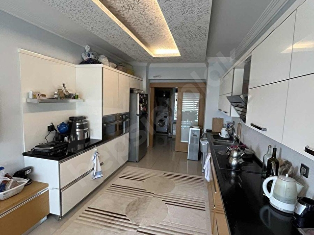Bayraklıda cadde üzeride büyük geniş satılık daire - Görsel 5