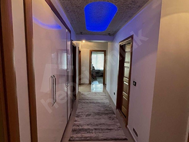 Bayraklıda cadde üzeride büyük geniş satılık daire - Görsel 11