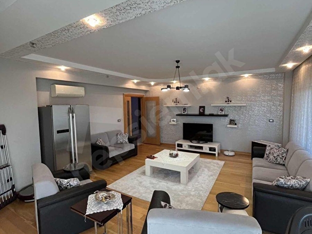 Bayraklıda cadde üzeride büyük geniş satılık daire - Görsel 30