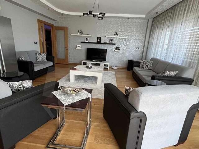 Bayraklıda cadde üzeride büyük geniş satılık daire - Görsel 25