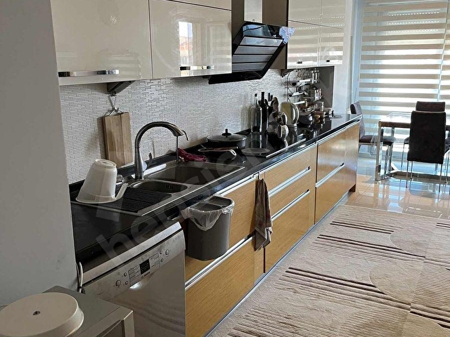 Bayraklıda cadde üzeride büyük geniş satılık daire - Görsel 6