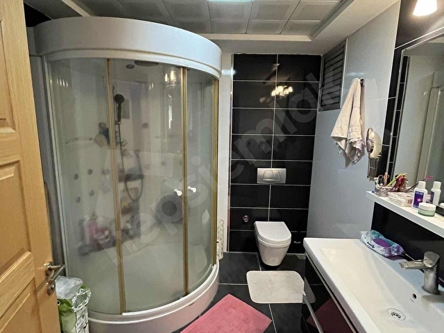 Bayraklıda cadde üzeride büyük geniş satılık daire - Görsel 20