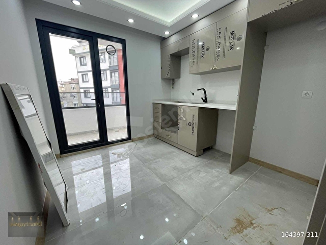 CEVİZLİ FIRINA 100M ARAKAT ASANSÖRLÜ CADDE ÜSTÜ 2+1 DAİRE