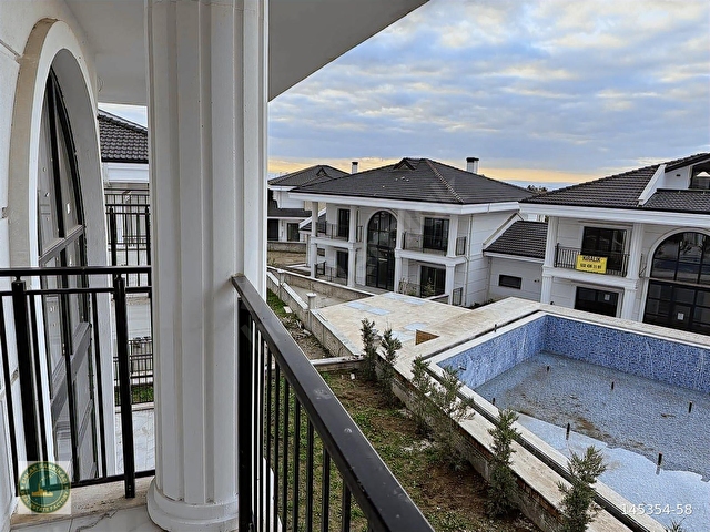 İskenderköyde Malikane Tadında Kiralık 5+1 Villa - Görsel 7