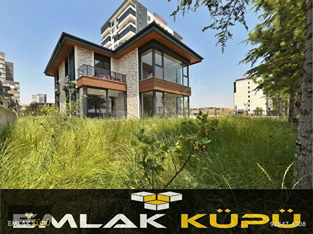 BAĞLICA MAHALLESİNDE SATILIK 6+2 ULTRA LÜKS YAPIDA SİTE İÇERİSİNDE VİLLA EMLAK KÜPÜNDE