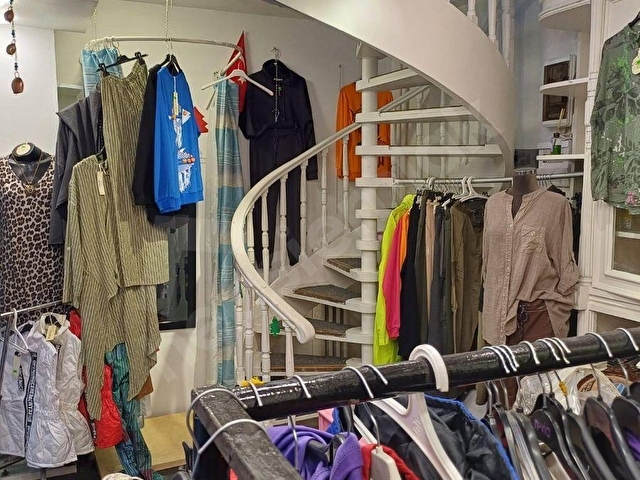 BAHARİYE CADDESİNİN CAN ALICI NOKTASINDA YATIRIMLIK ASMA KATLI DÜKKAN
