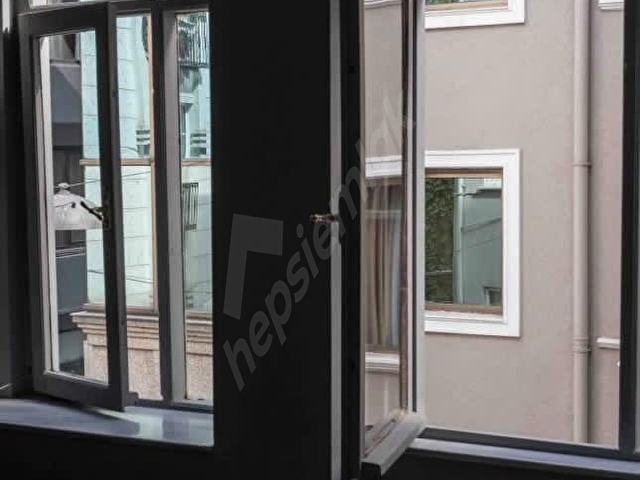 Beyoğlu nda Yatırım ve Oturuma Uygun Bakımlı 1+1 Satılık Daire - Görsel 4