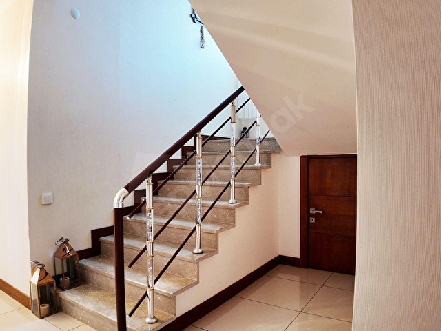 BAĞLICADA MÜKEMMEL MANZARALI METRO ÖNÜ 7+2 DUBLEKS DAİRE - Görsel 8