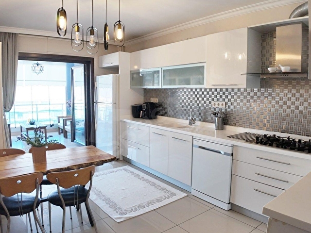 BAĞLICADA MÜKEMMEL MANZARALI METRO ÖNÜ 7+2 DUBLEKS DAİRE