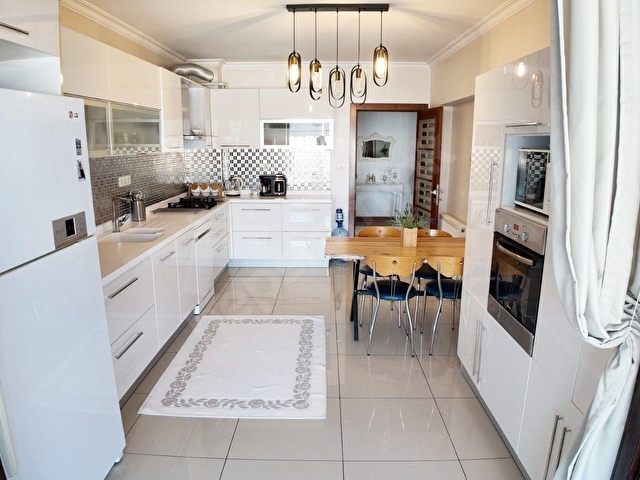 BAĞLICADA MÜKEMMEL MANZARALI METRO ÖNÜ 7+2 DUBLEKS DAİRE - Görsel 16