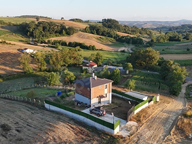 DERİNCE TAHTALIDA 1.897M2 İÇİNDE SATILIK 3+1 MÜSTAKİL DUBLEX EV - Görsel 2