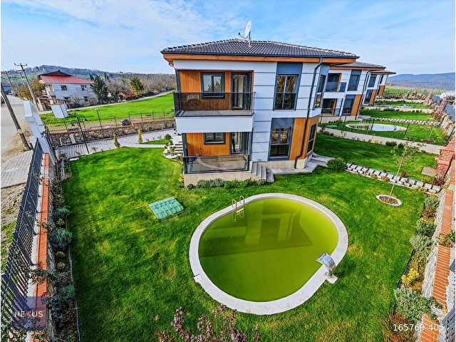 İSTANBULA KOMŞU SEVİNDİKLİDE 560 m² ARSA İÇİNDE HAVUZLU VİLLA - Görsel 3