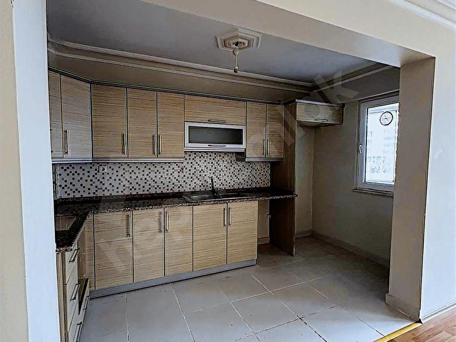 CAĞALOĞLUNA CEPHE KÖŞE BAŞI 160m2 KİRALIK 3+1 - Görsel 3