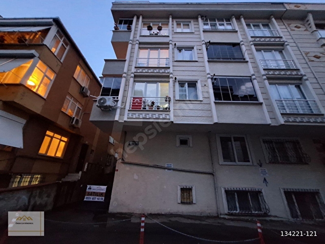 Bostancı Yakını Genç Binada Krediye uygun 2+1 satılık ara kat