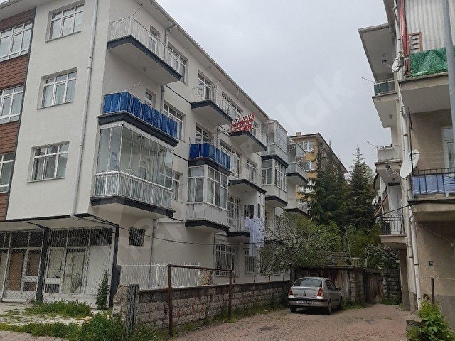 Aşağıeğlence Azık Sokak 2+1 Üst Kat Kiralık Daire