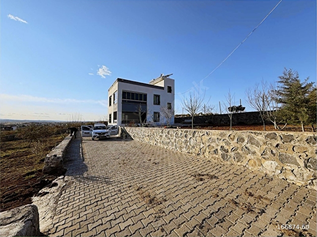 DİYARBAKIR YOLUNDA ŞEHİRE 14km UZAKLIKTA ÖZENLE YAPILMIŞ VİLLA - Görsel 11