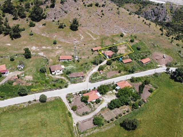 749 m² Taş Ev ve Arsası