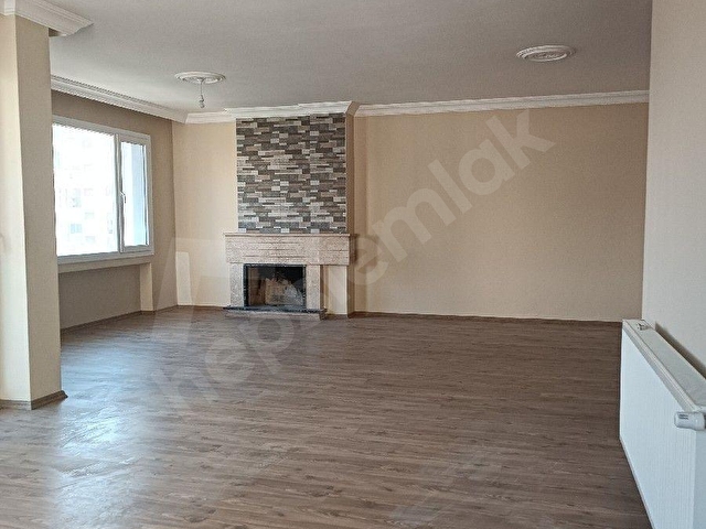 ATATÜRK CADDESİ ÜZERİNDE GENİŞ 3+1 DAİRE