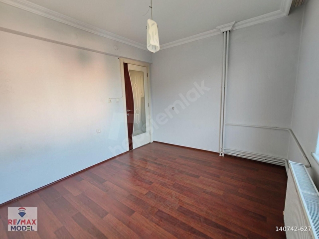 REMAX MODEL DEN KINIKLI EMSAN EVLERİNDE 2+1 SATILIK DAİRE - Görsel 15