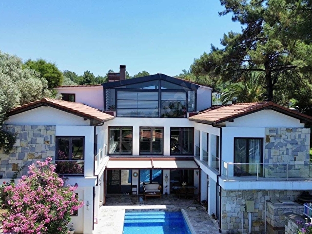 MSGDEN URLA KALABAKTA AYRICALIKLI BİR YAŞAM SUNAN 7+2 MALİKANE