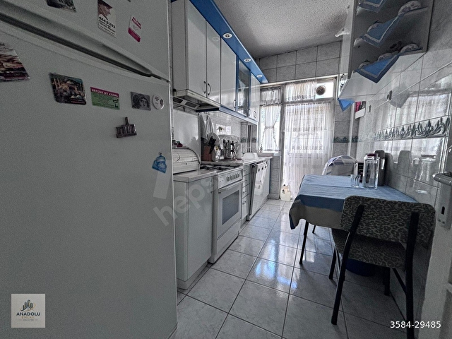 ANADOLUDAN BAHÇELİEVLERDE 3+1 ORTA KAT ÖN GÜNEY OTOPARKLI - Görsel 4