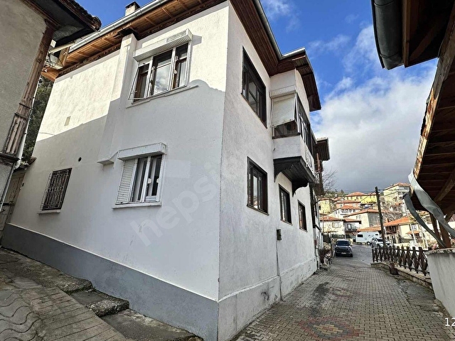 VİP GAYRİMENKULden MERKEZDE MÜSTAKİL İKİ KATLI EV - Görsel 5