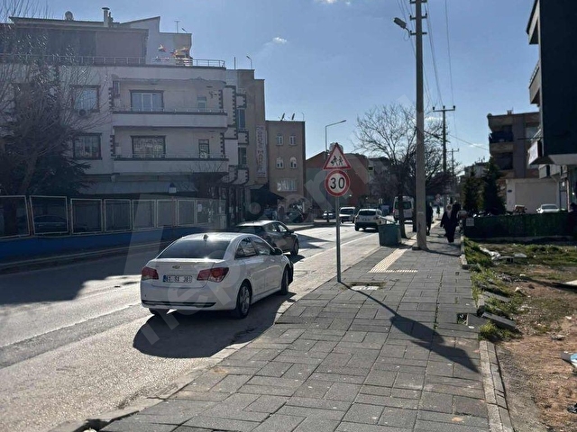 AKTİFTEN ANA CADDE ÜZERİ GENİŞ KULLANIŞLI KÖŞEBAŞI DÜKKAN - Görsel 24