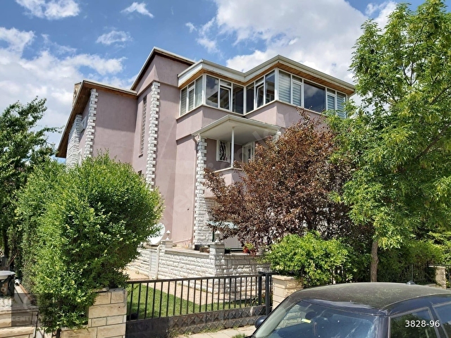 GÖLBAŞI MARTIKÖY SİTESİNDE 4,5+1 SATILIK VİLLA