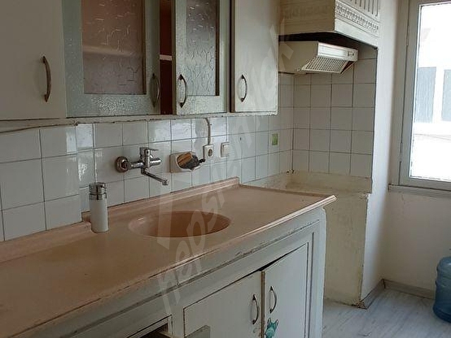 güzelyalı cadde üzeri köşe klasik 3+1 135 m2 boş daire - Görsel 14