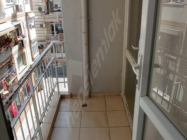 güzelyalı cadde üzeri köşe klasik 3+1 135 m2 boş daire - Görsel 15