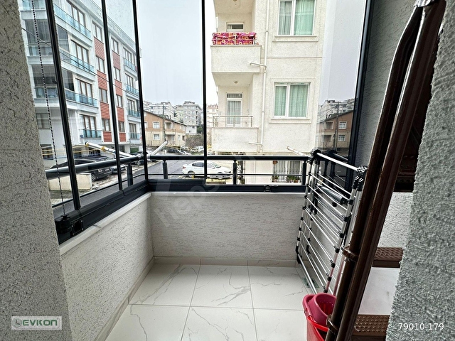 EVKON YAPIDAN CADDE DİBİ 82 M2 ÖN CEPHE İSKANLI 2+1 ARA KAT - Görsel 5