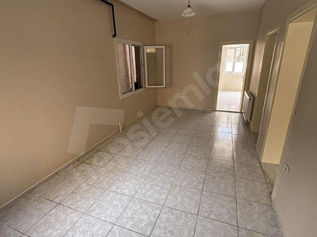 Urla yeraltı Mahallesinde giriş katta bahçeli kiralık ofis - Görsel 3