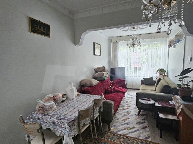 şehremini medan. de Satılık daire 2+1 1 kat Tramvay durağı 3Dk yürüme mesafesinde - Görsel 2