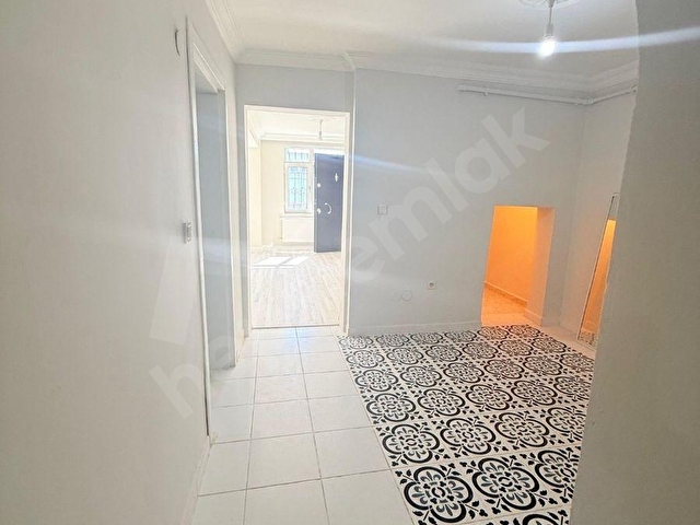 REŞİTPAŞADA MÜSTAKİL EVİN GİRİŞ KATI  1.5+1 BÜYÜK DAİRE 100M2 İÇİ TEMİZ DAİRE - Görsel 17