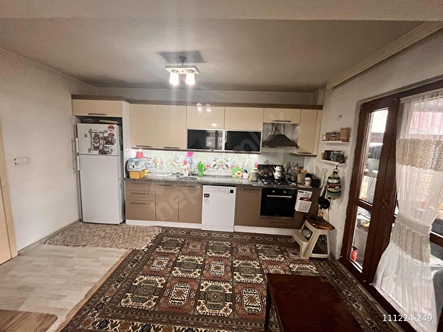 Banaz Hatipler köyünde 5800m2 Müstakil 2 adet Ev ve Tarla - Görsel 4