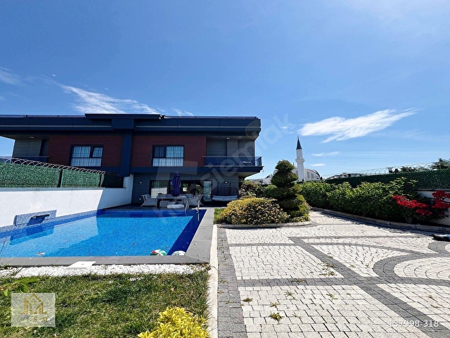 BEYLİKDÜZÜNDE AİLE KONFORU VE LÜX YAŞAM BİR ARADA 5+2 VİLLA !!