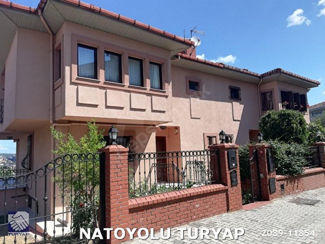 Uskudar Cengelkoy Ata 2 De Bahceli 5 2 Satilik Triplex Villa 2089 11854 Hurriyet Emlak