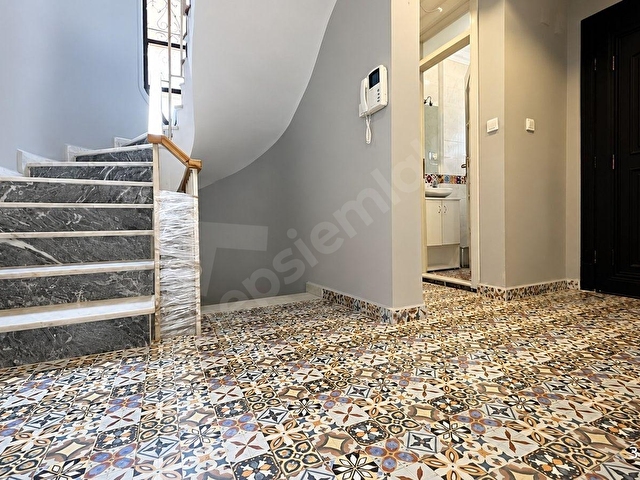 Üsküdar Çengelköy Ata-2 Sitesinde 300 m2 Tripleks Tekli Villa - Görsel 17