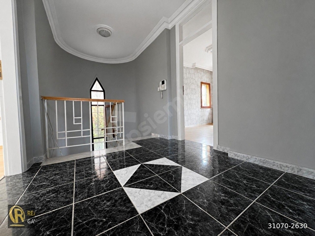 Üsküdar Çengelköy Ata-2 Sitesinde 300 m2 Tripleks Tekli Villa - Görsel 19
