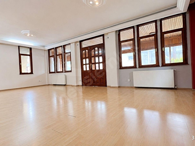 Üsküdar Çengelköy Ata-2 Sitesinde 300 m2 Tripleks Tekli Villa - Görsel 10