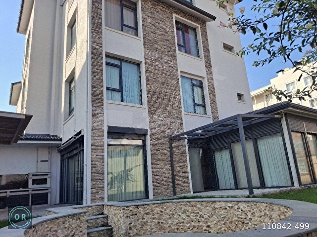 KUZEYTEPE BAHÇELİEVLER SİTESİ 7+1 TRİPLEKS 577 M2 ALANLI GARAJ VE BAHÇE PEYZAJLI SATILIK VİLLA - Görsel 2