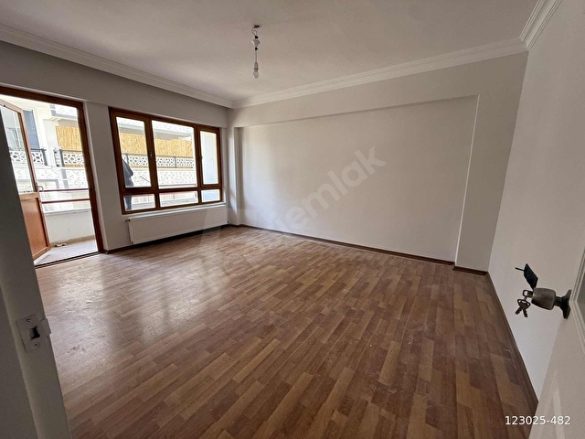 30 AĞUSTOS MAHDE ARA KAT 2+1 SATILIK DAİRE