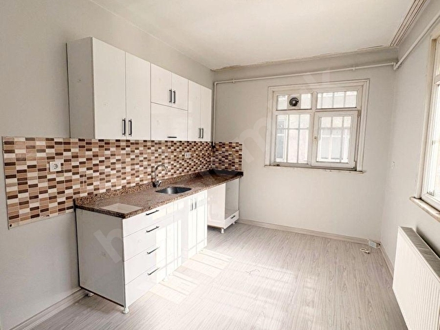 Fatih Millet Cadde Üstünde İş Yerine ve Eve Uygun KiralıkAsansörlü Daire - Görsel 16