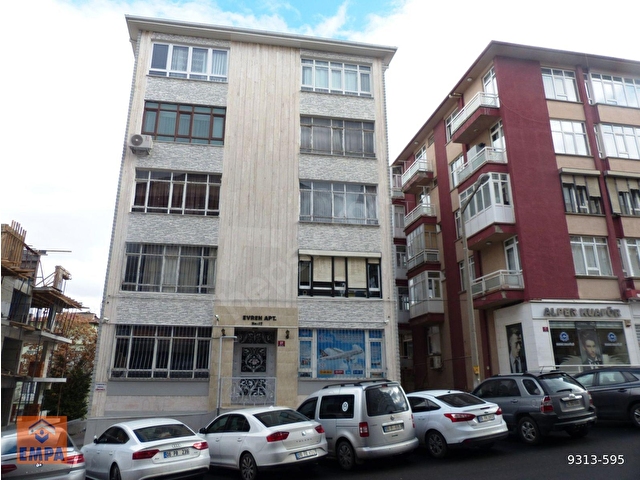ESAT BANKACI SOKAK SATILIK YENİLENMİŞ 2+1 MOBİLYALI DAİRE