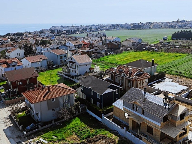 SİLİVRİ KLASSİS MEVKİİNDE SATILIK 320 M2 E5 CEPHELİ VİLLA ARSASI - Görsel 8