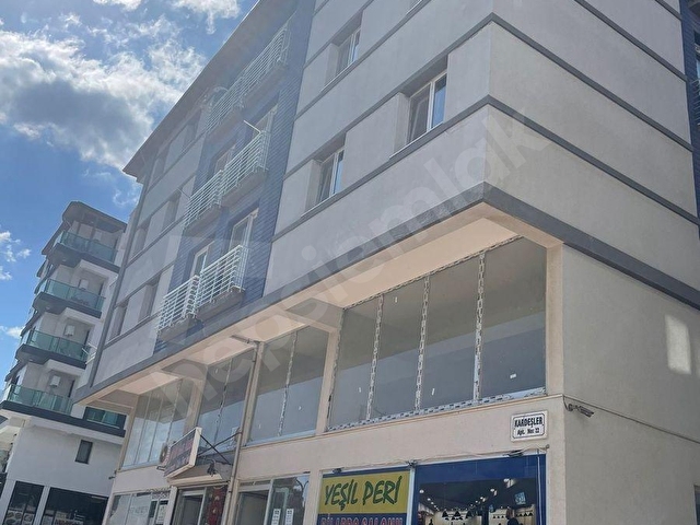 ÜNİVERSİTE CADDESİNDE KAPIDAN 100  METRE 1+1 KİRALIK